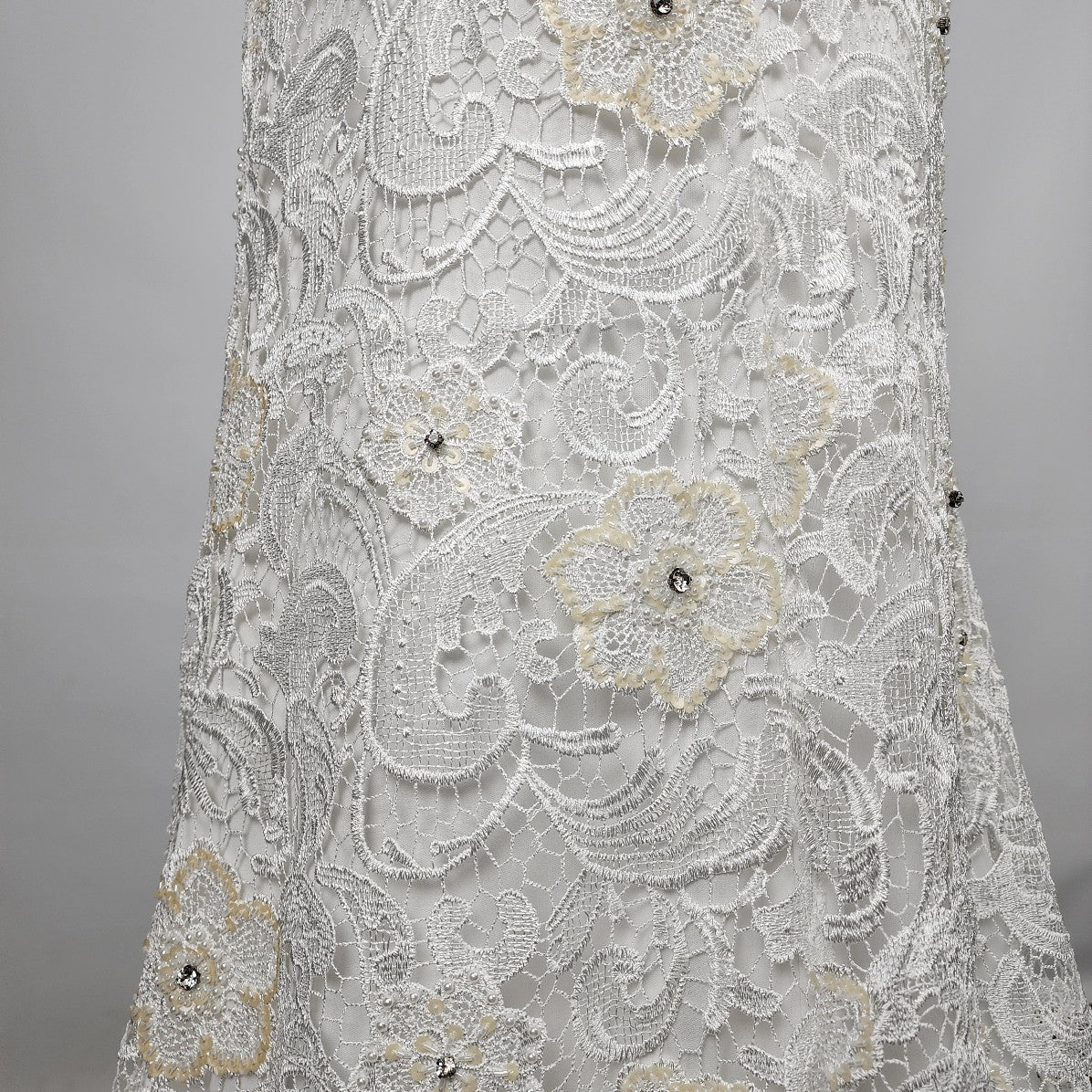 Jadore Evening White Flower Lace Beaded Wedding Gown Size S/M