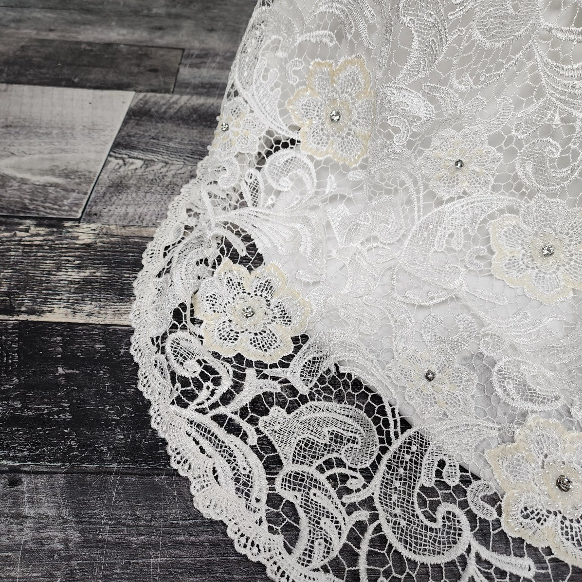 Jadore Evening White Flower Lace Beaded Wedding Gown Size S/M