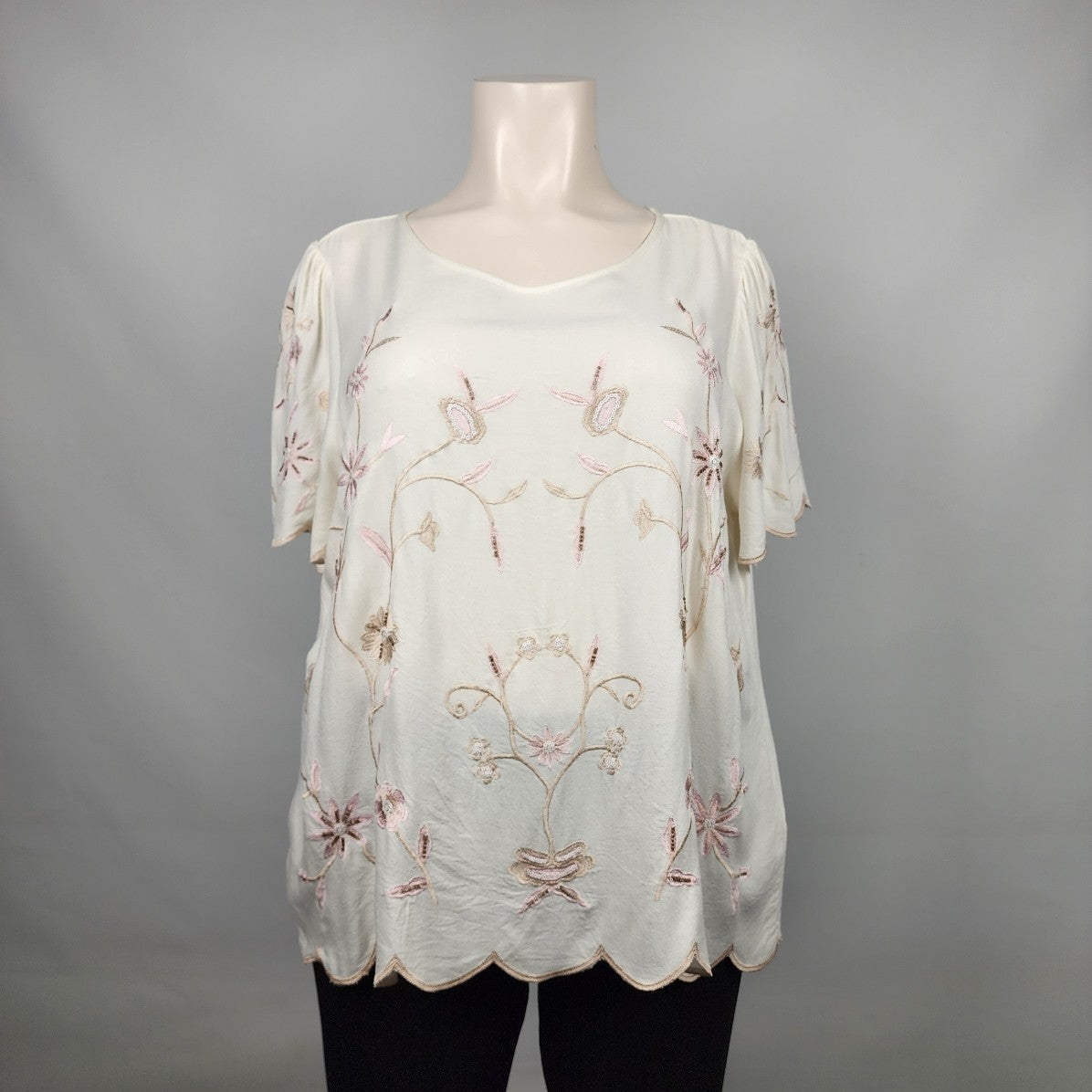 Dex Cream Embroidered Flower Top Size 3X