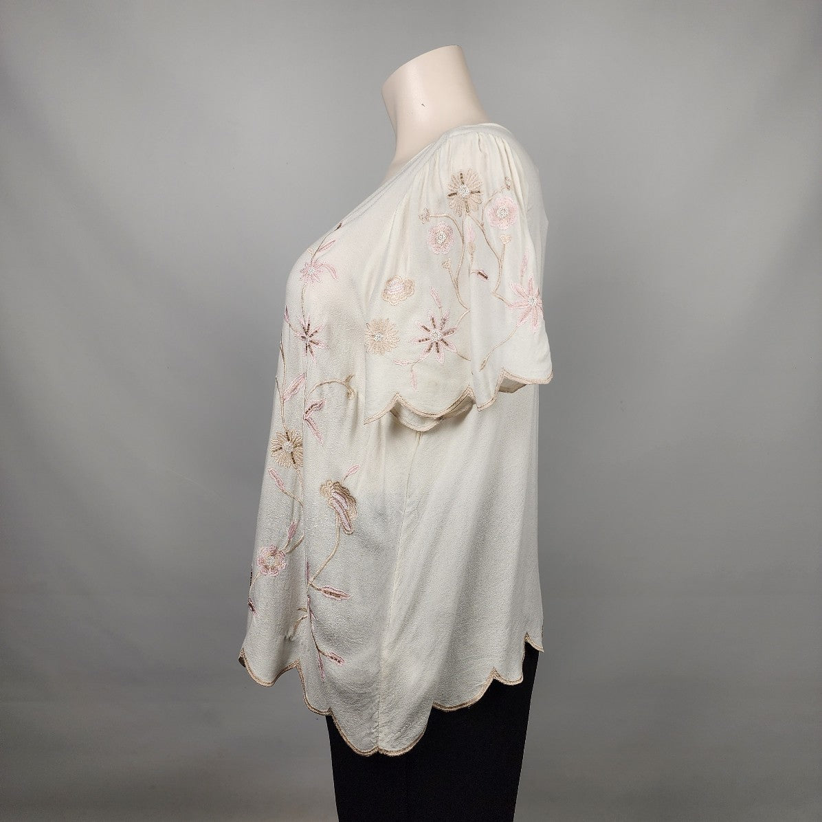 Dex Cream Embroidered Flower Top Size 3X