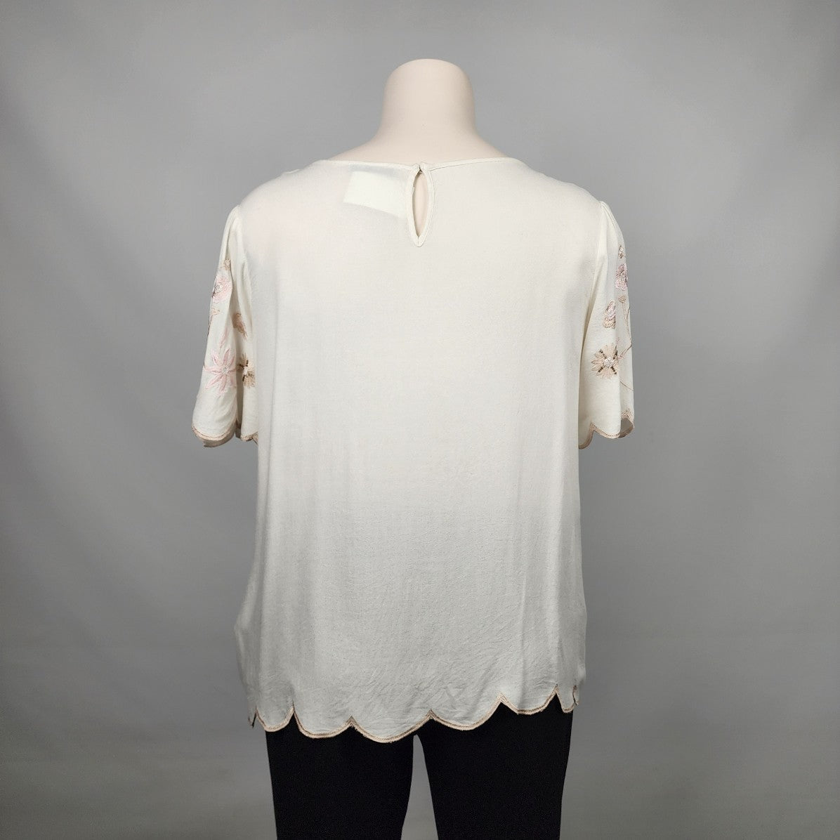 Dex Cream Embroidered Flower Top Size 3X