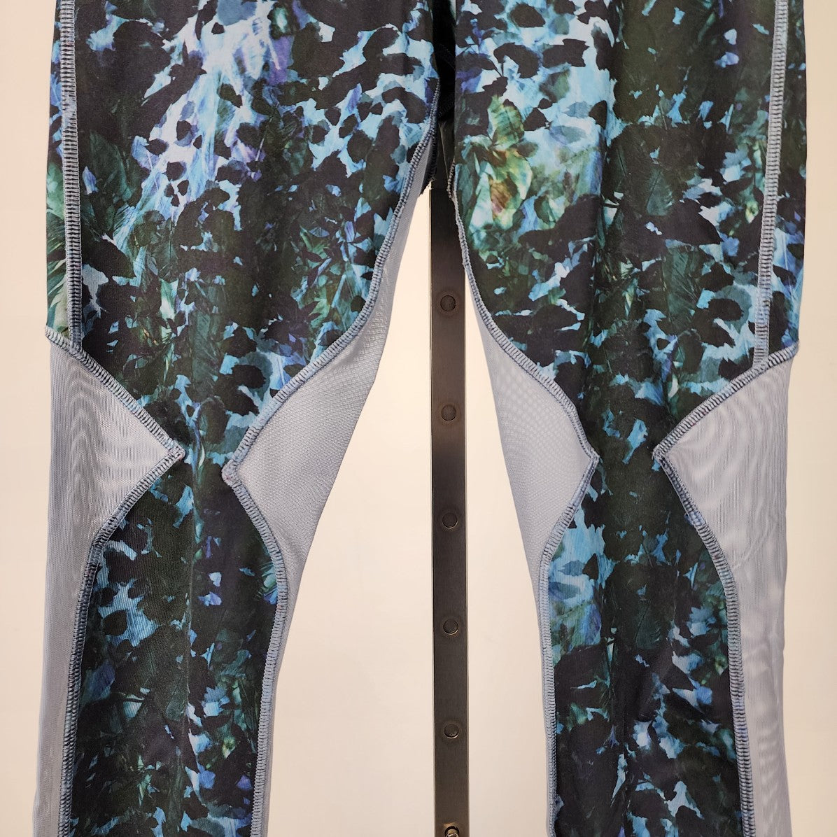 Lululemon Running In The City 7/8 Tight in Floral Sport Size 6