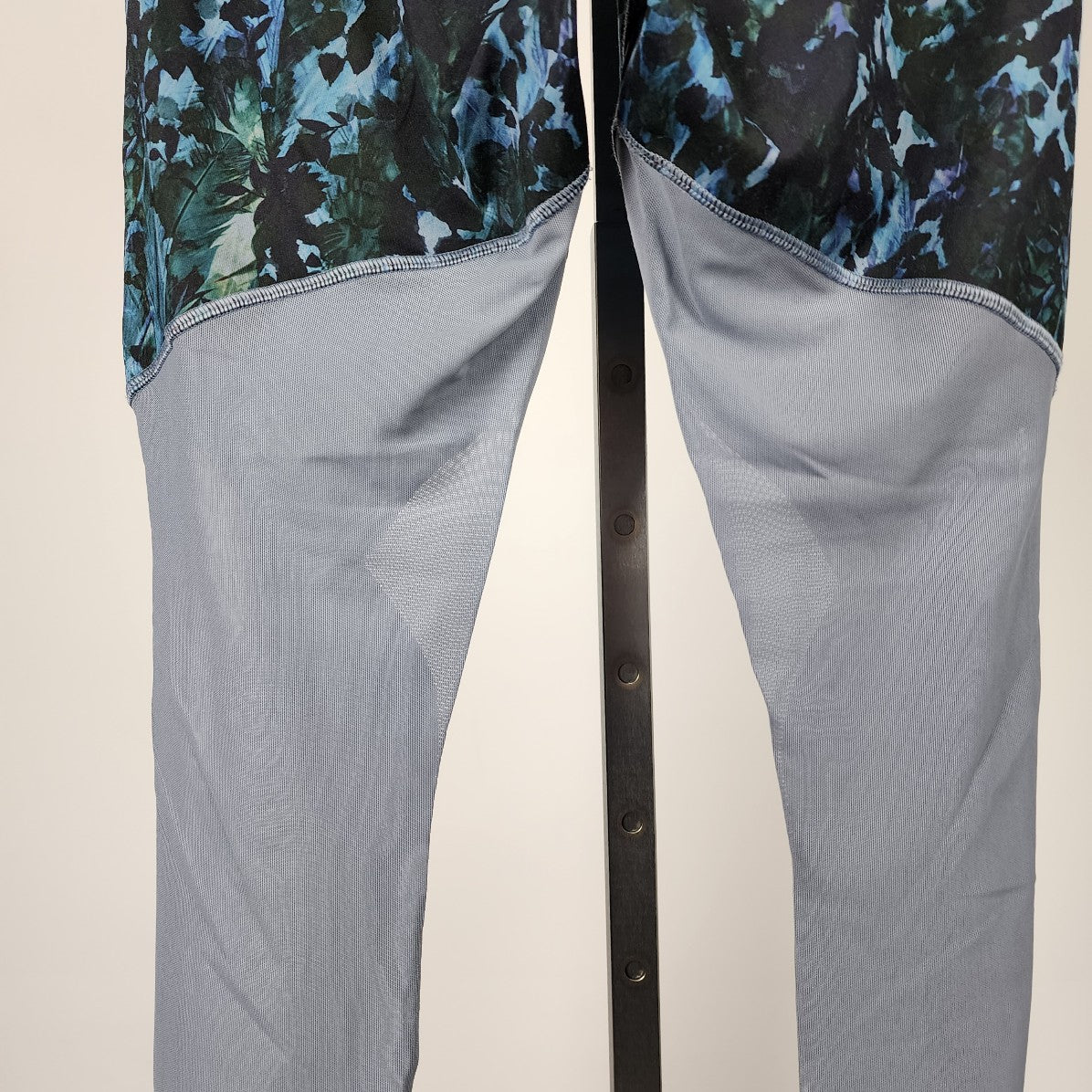 Lululemon Running In The City 7/8 Tight in Floral Sport Size 6