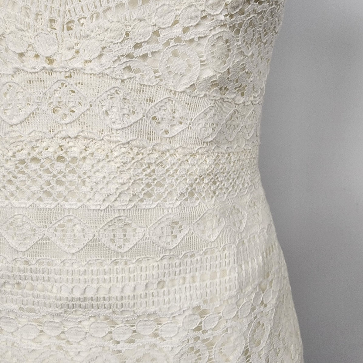 Symphony Of Venus Ivory Lace Wedding Gown Size S