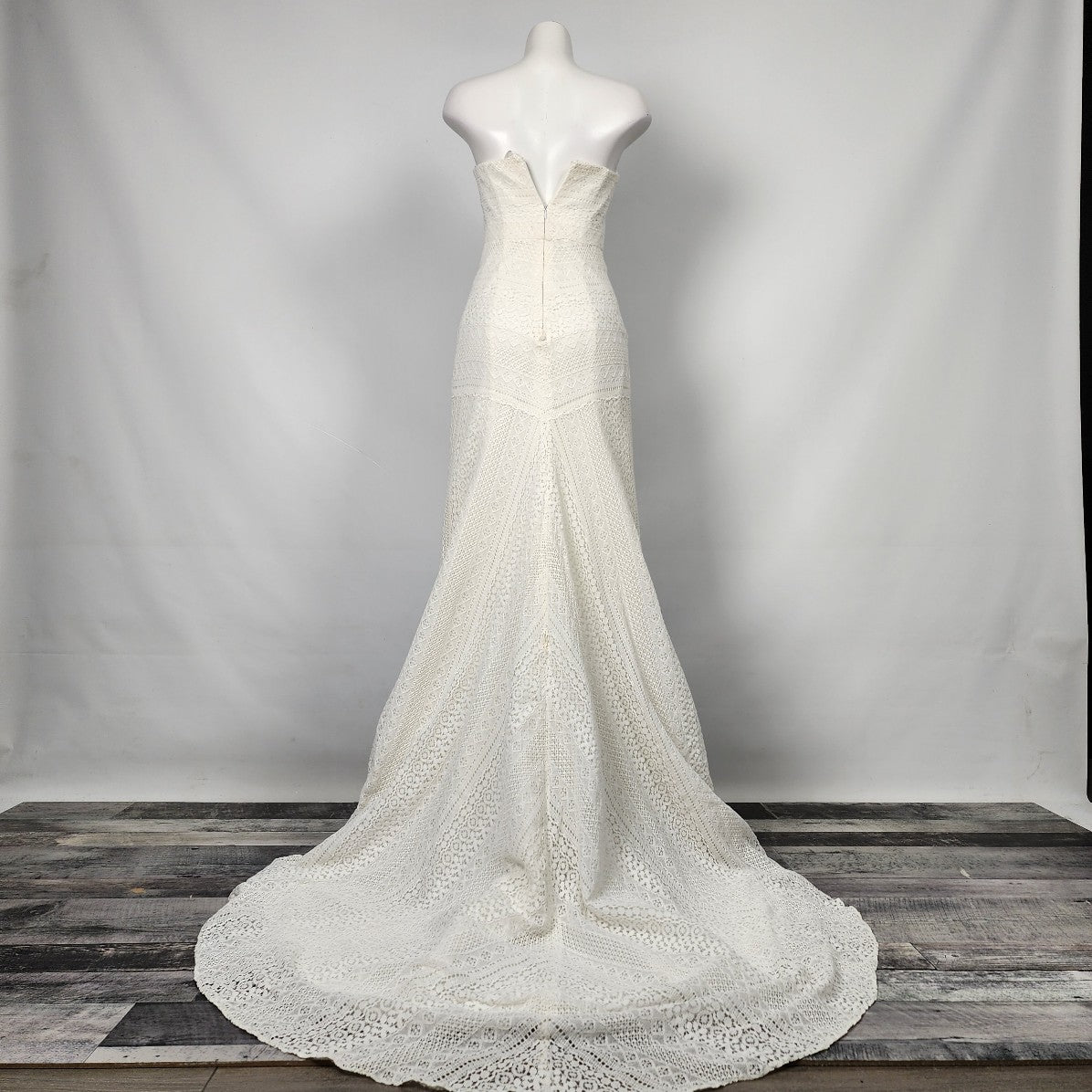 Symphony Of Venus Ivory Lace Wedding Gown Size S