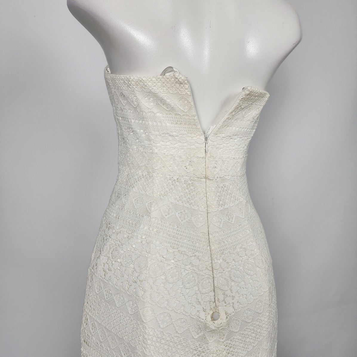 Symphony Of Venus Ivory Lace Wedding Gown Size S