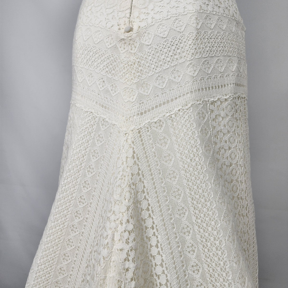 Symphony Of Venus Ivory Lace Wedding Gown Size S