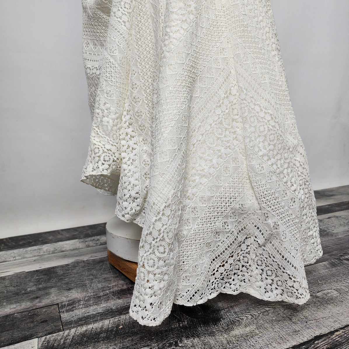 Symphony Of Venus Ivory Lace Wedding Gown Size S