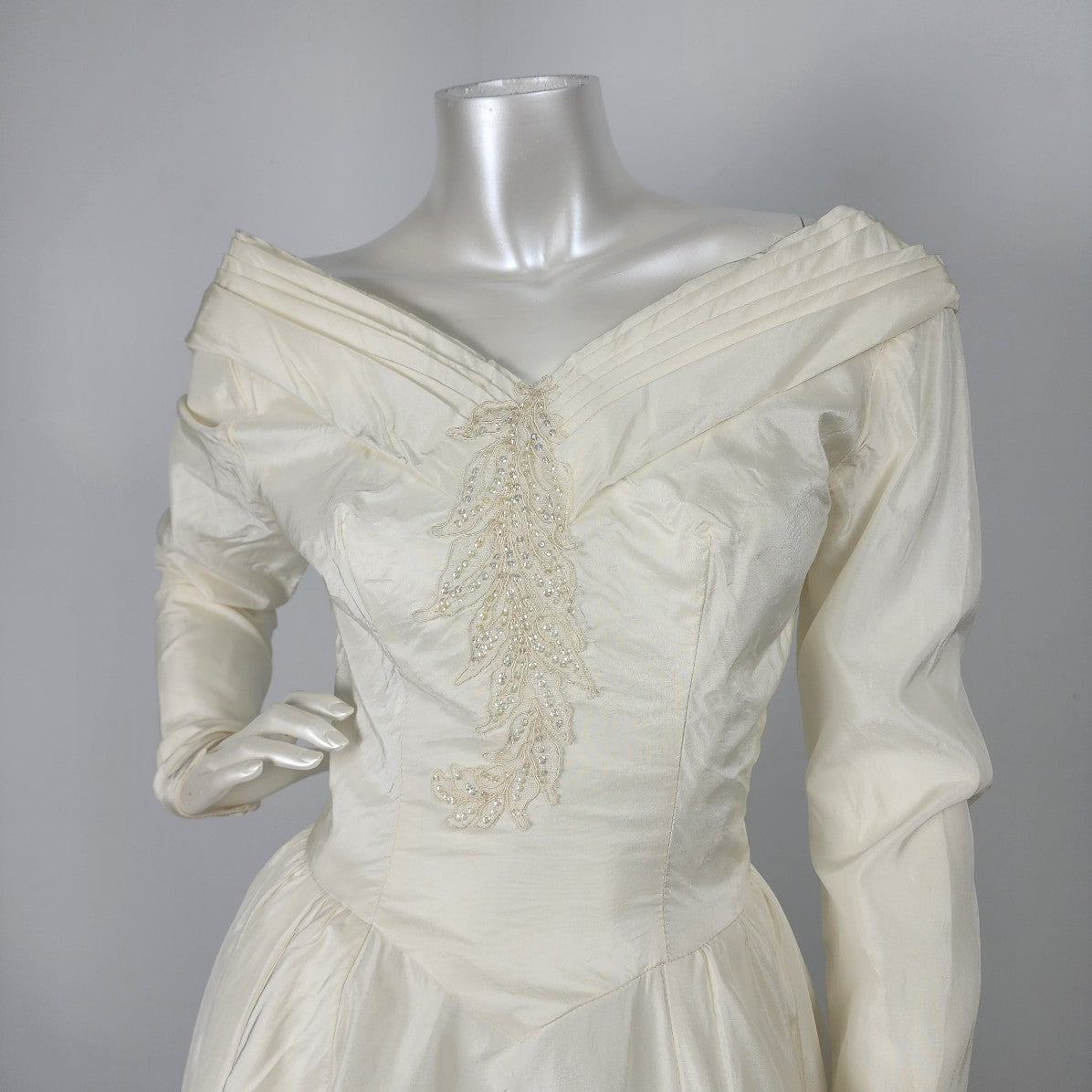 Vintage Cream Sequined Floral Detail Drop Shoulder Wedding Dress Size XS/S