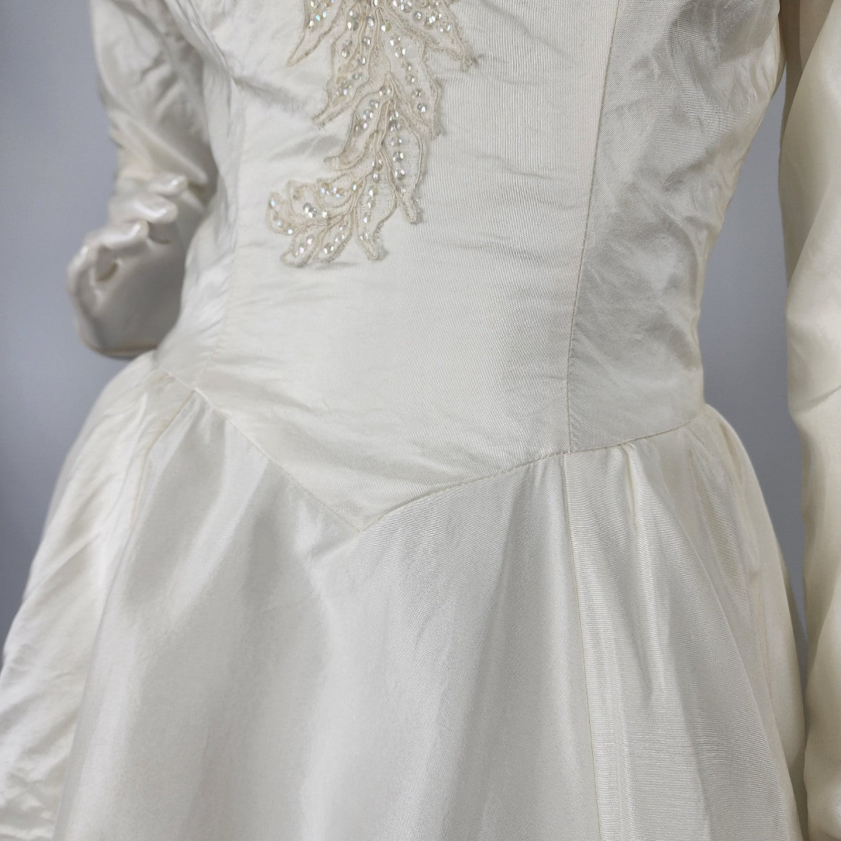 Vintage Cream Sequined Floral Detail Drop Shoulder Wedding Dress Size XS/S