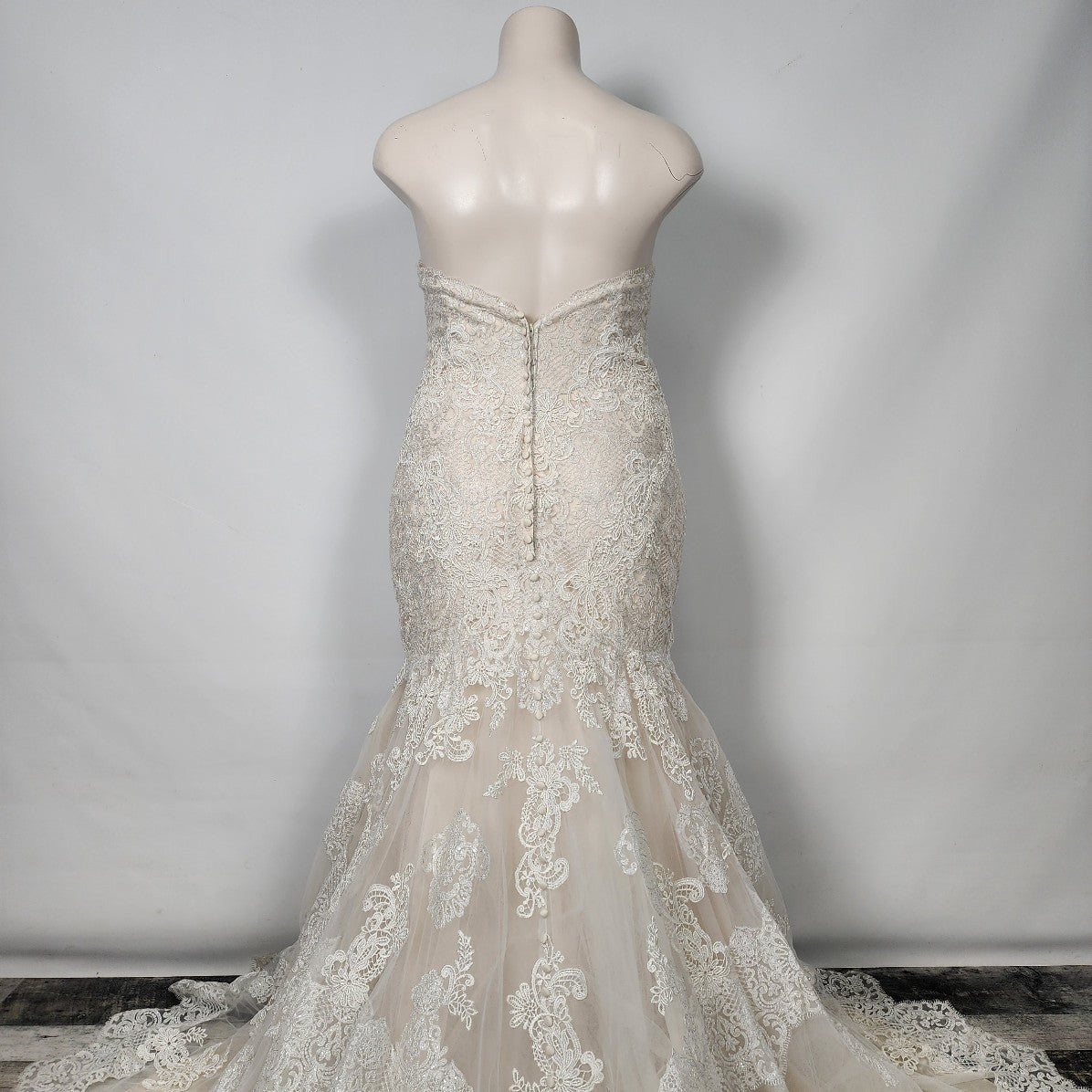 Allure Bridals 9407 Ivory Lace Mermaid Wedding Gown Size 1x-2x
