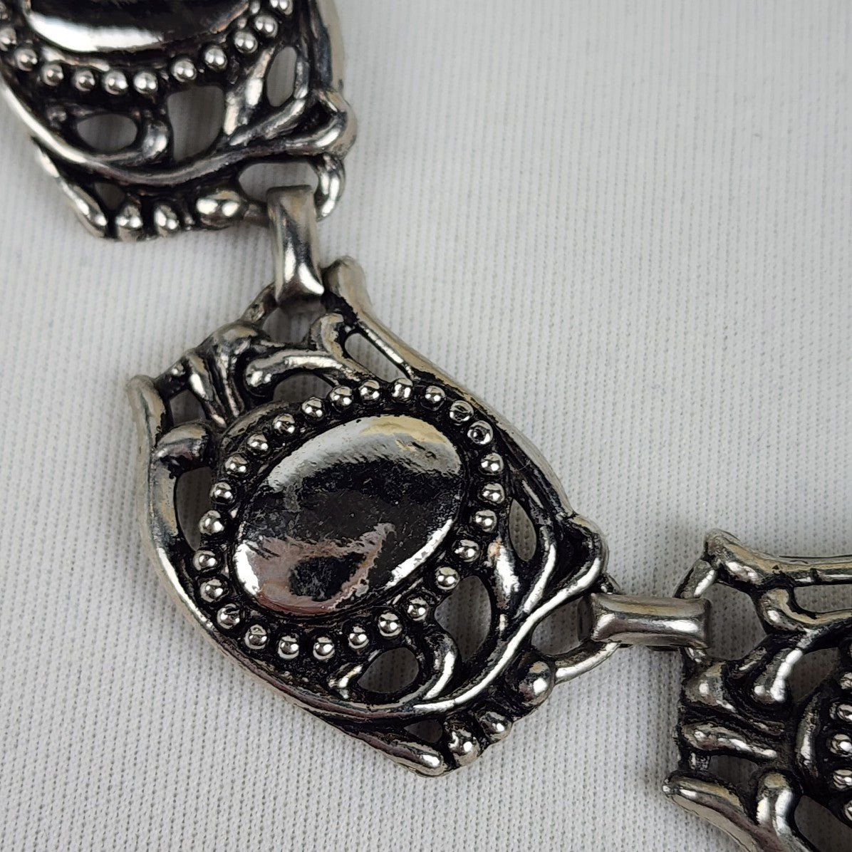 Vintage Silver Tone Collar Necklace & Screw Back Earrings Set