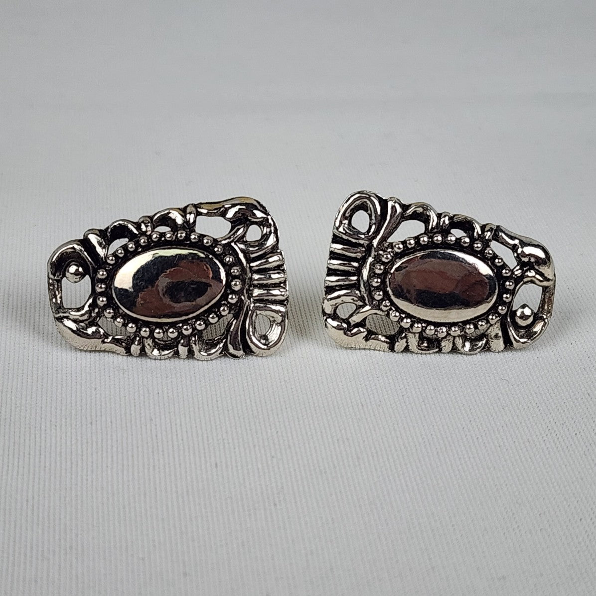 Vintage Silver Tone Collar Necklace & Screw Back Earrings Set