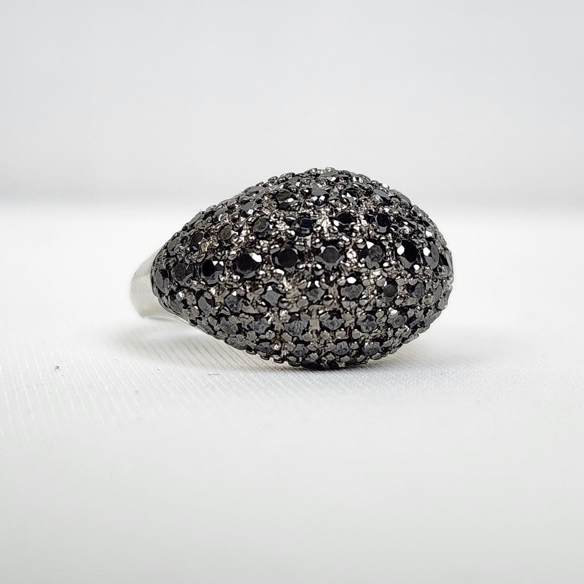 925 Sterling Silver Black Crystal Studded Ring Size 8