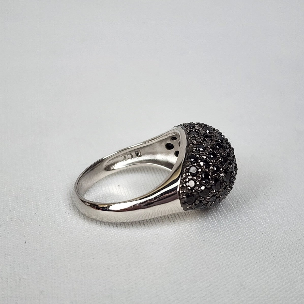 925 Sterling Silver Black Crystal Studded Ring Size 8