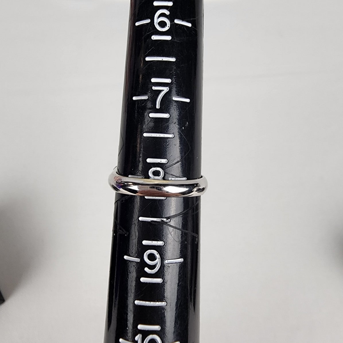 925 Sterling Silver Black Crystal Studded Ring Size 8