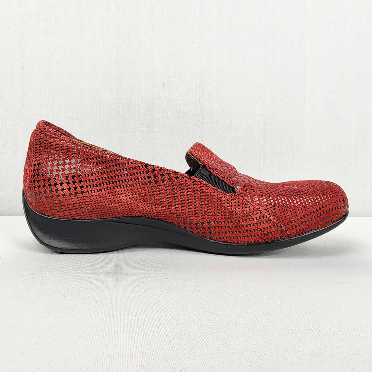 Wolky Red Plaid Leather Loafer Shoes Size 7.5