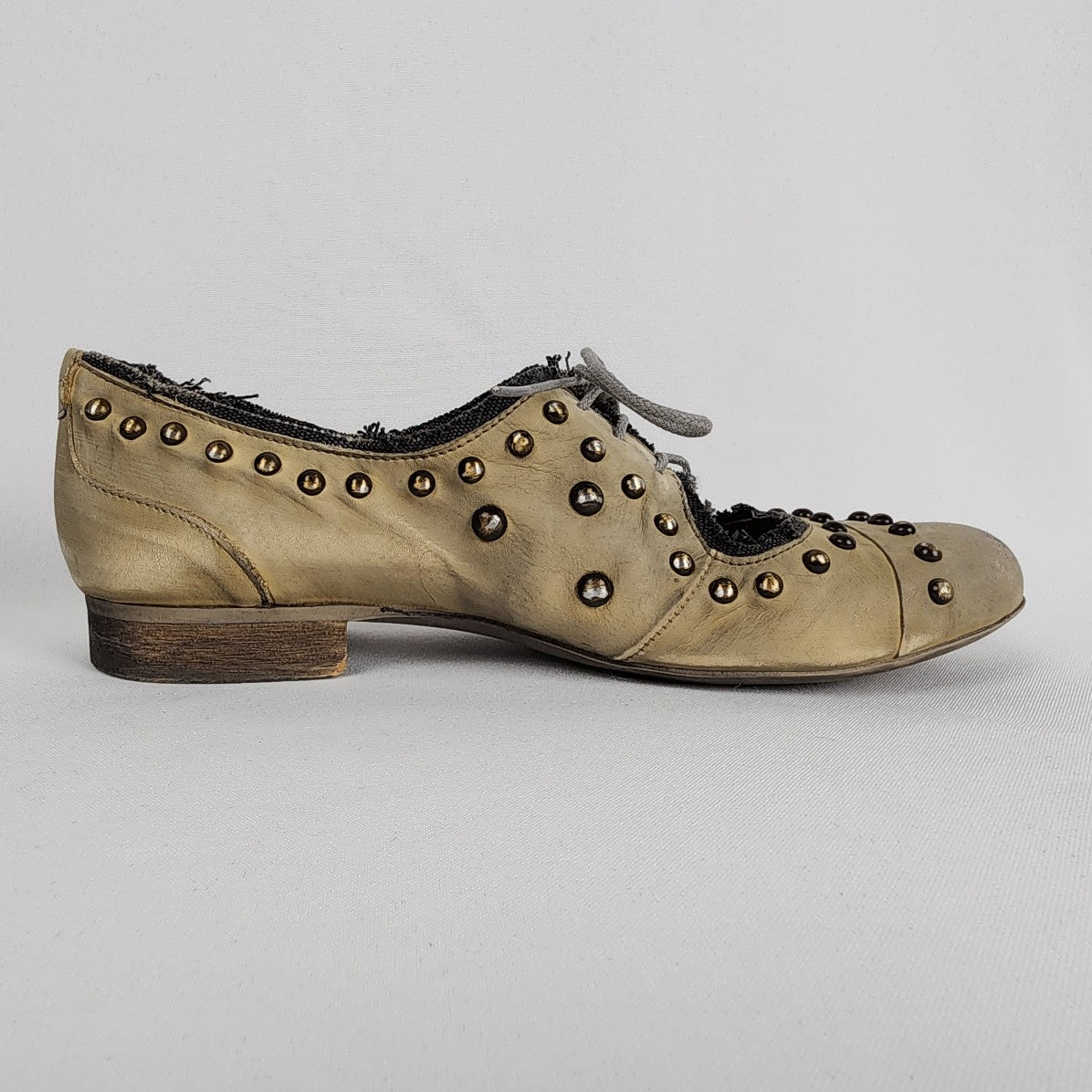 T8 by Virus Taupe Leather Studded Lace Up Low Heel Shoes Size 8.5