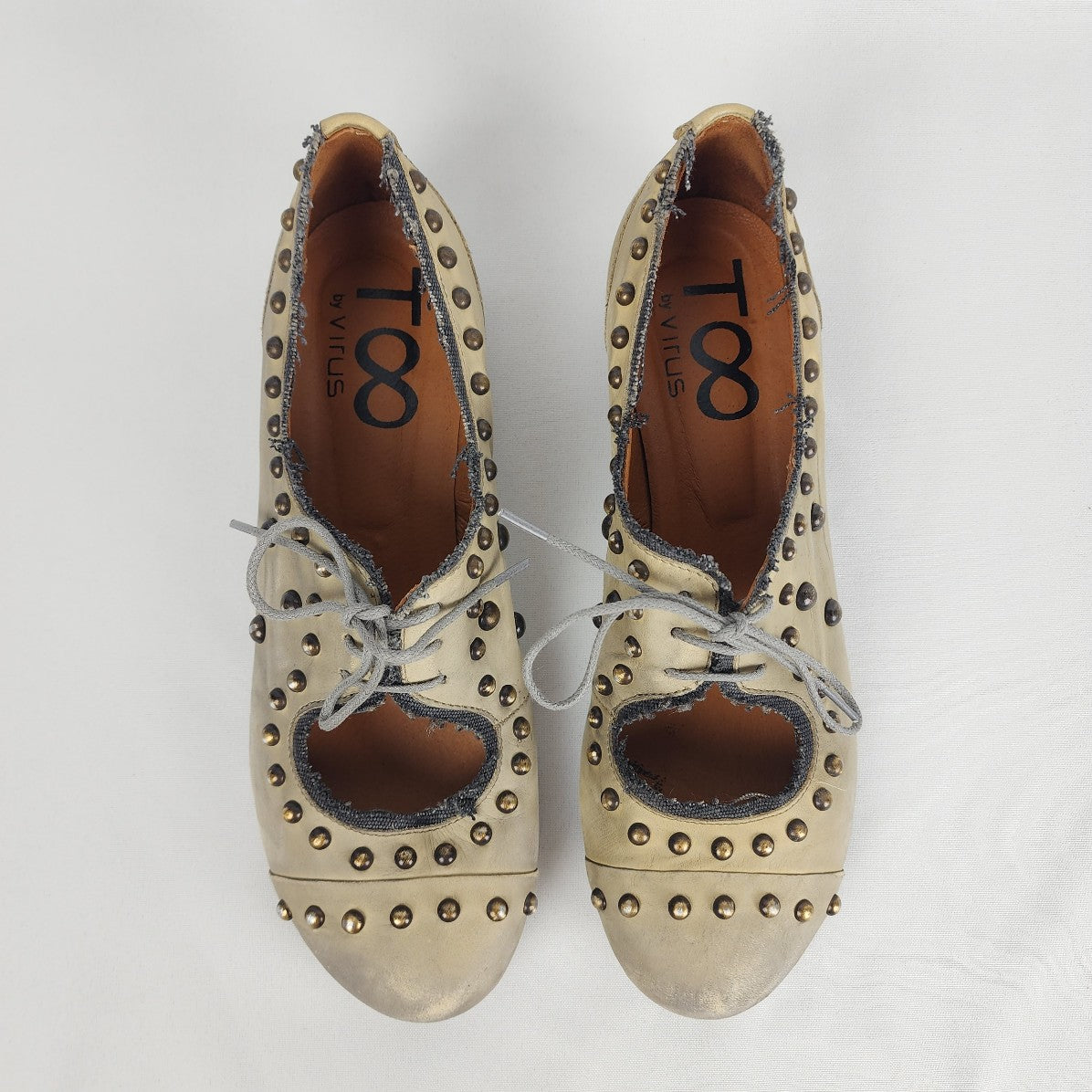 T8 by Virus Taupe Leather Studded Lace Up Low Heel Shoes Size 8.5