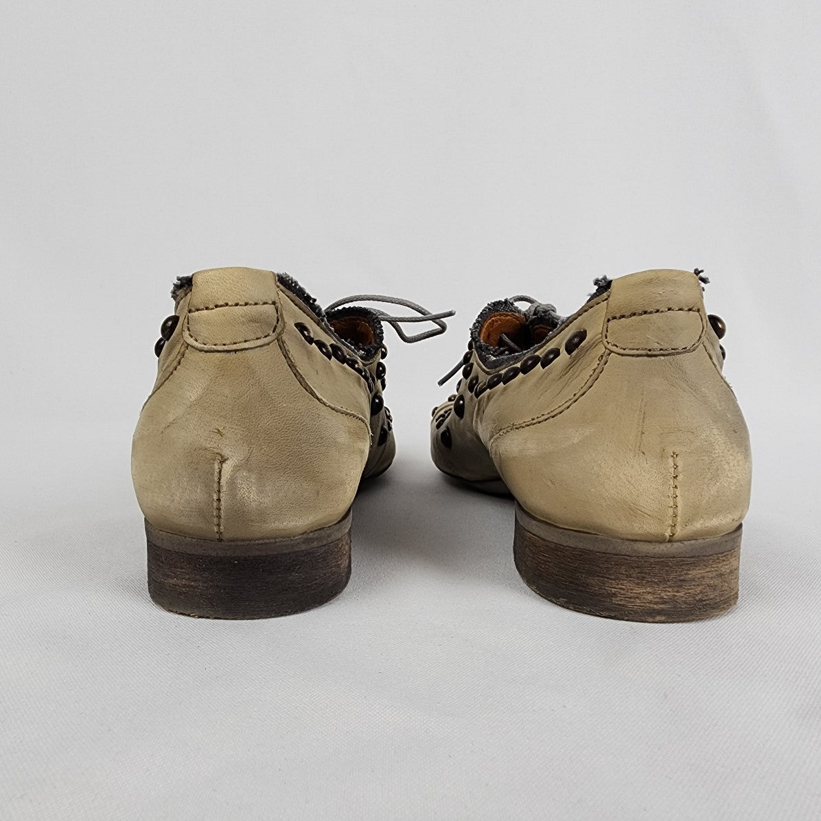 T8 by Virus Taupe Leather Studded Lace Up Low Heel Shoes Size 8.5