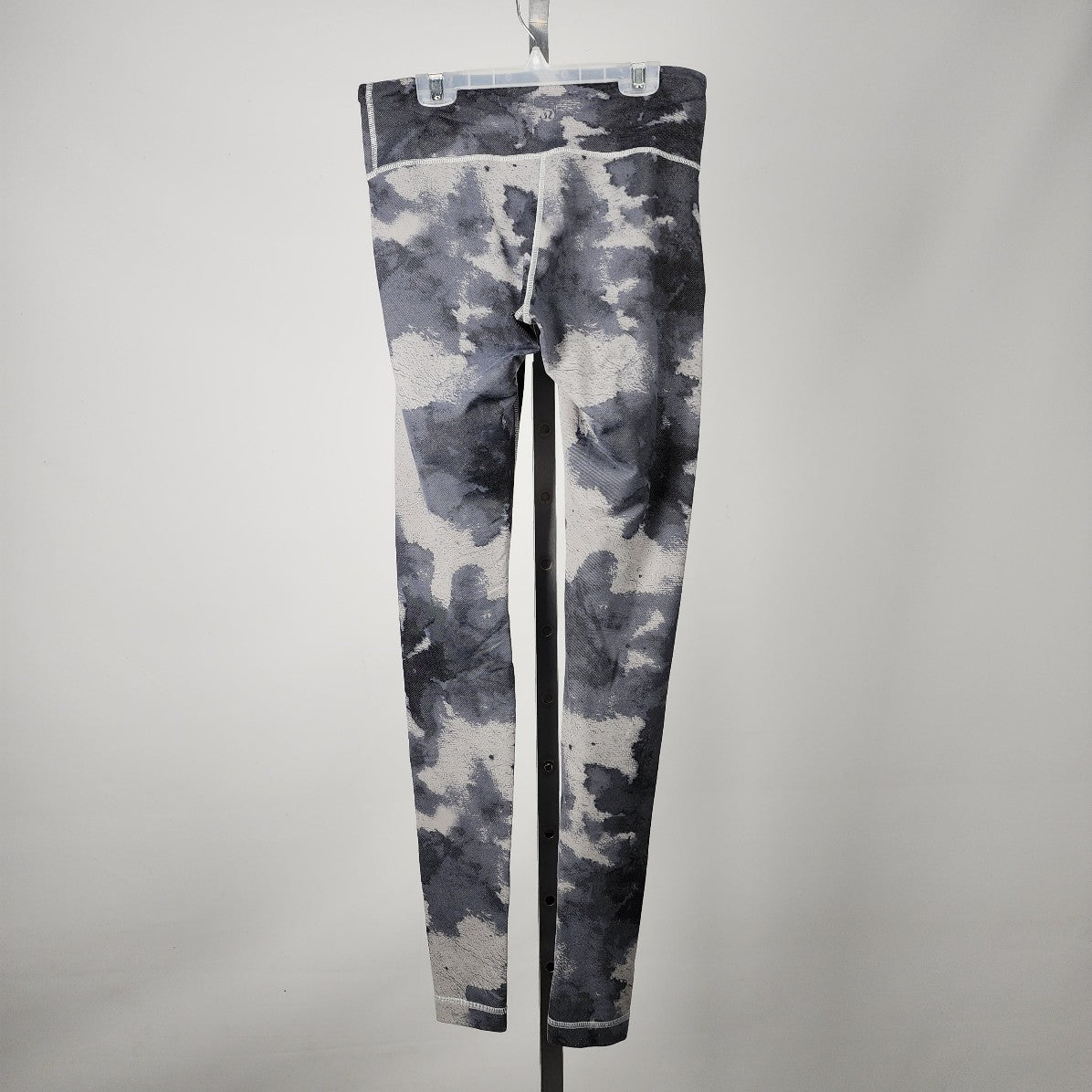 Lululemon Grey Floral Platoon Silver Spoon Wunder Under Leggings Size 6