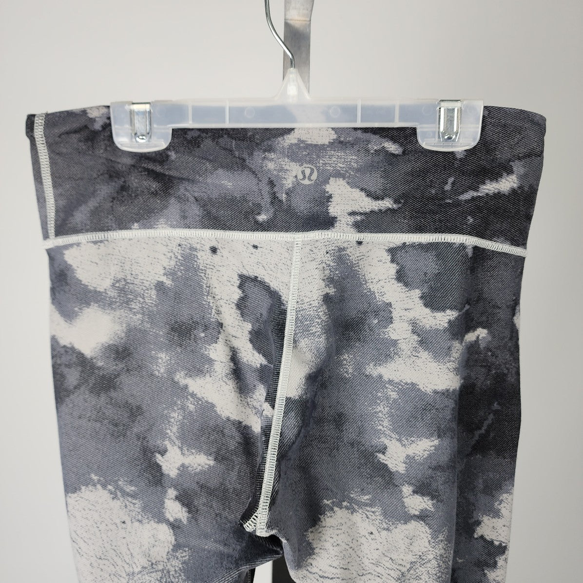 Lululemon Grey Floral Platoon Silver Spoon Wunder Under Leggings Size 6