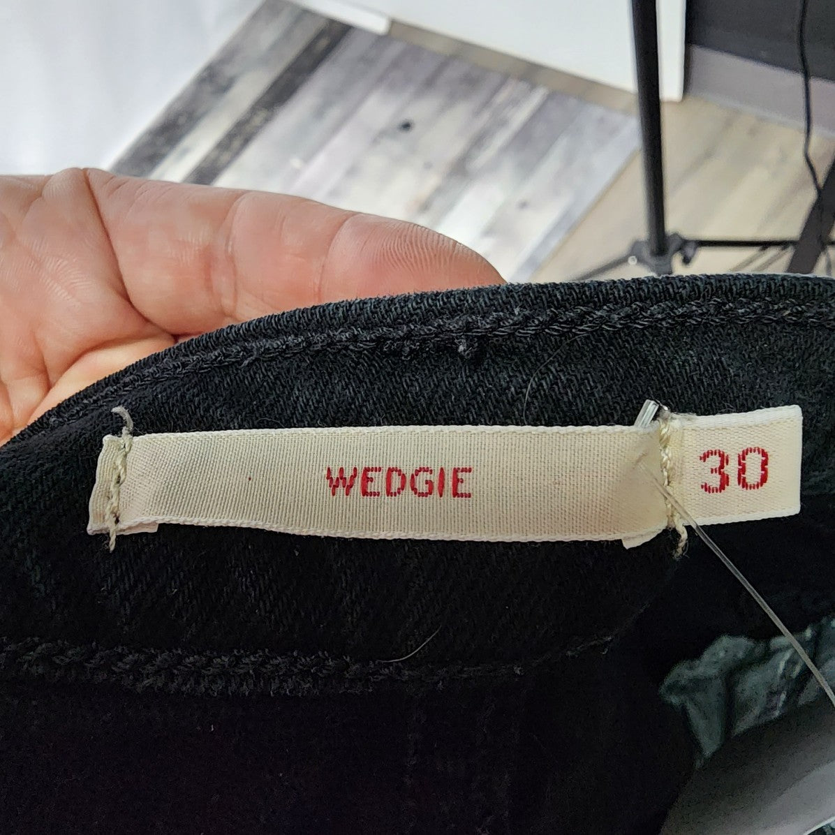 Levis Wedgie Black Cropped Raw Hem Jeans Size 30