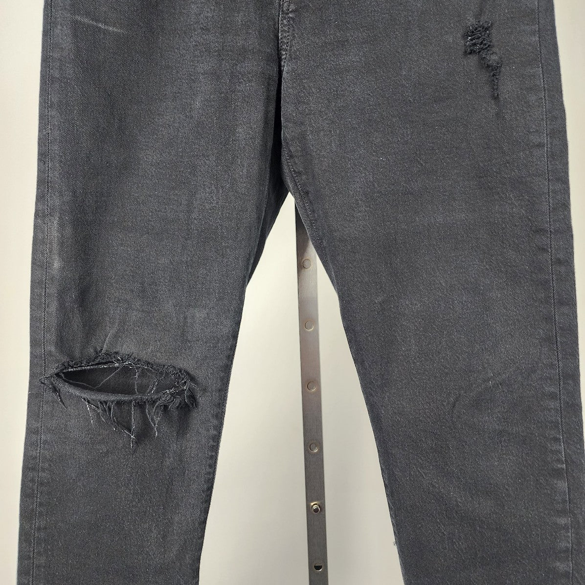 Levis Wedgie Black Cropped Raw Hem Jeans Size 30