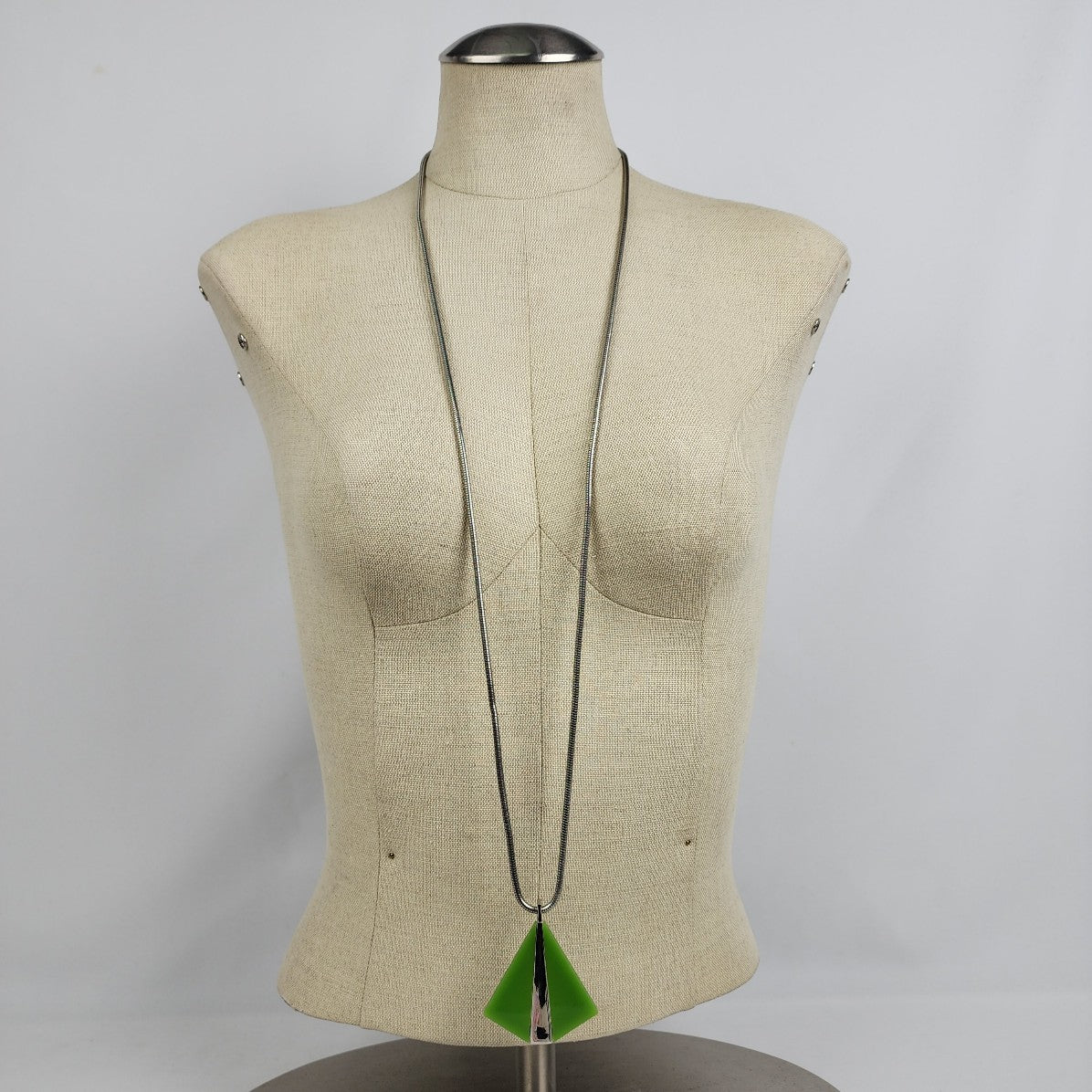 Vintage 70s Celebrity Green Lucite Pendant Snake Chain Necklace