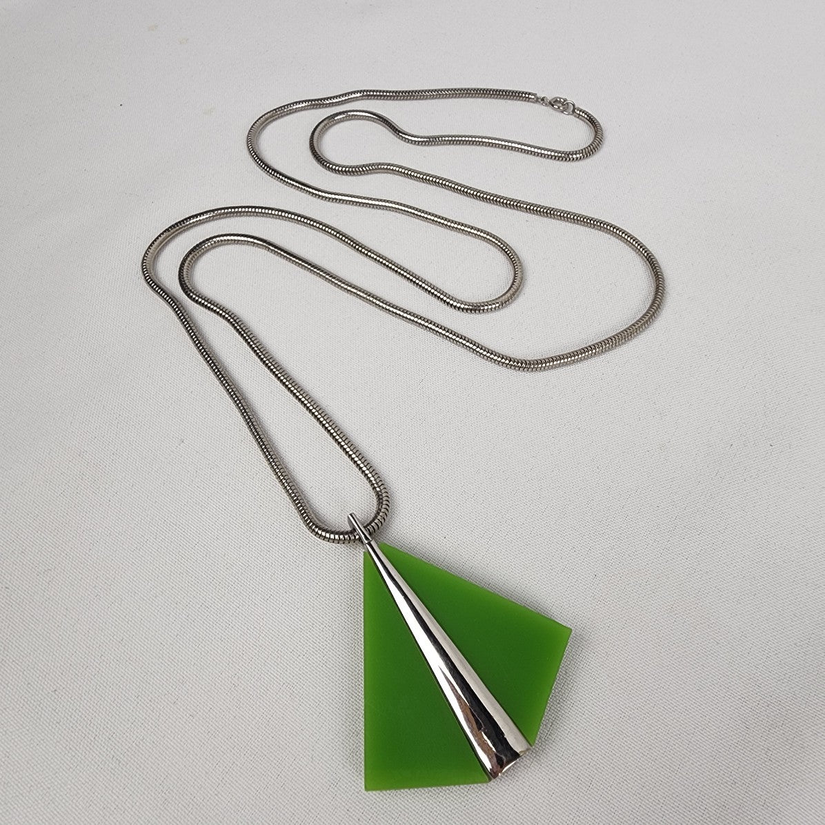 Vintage 70s Celebrity Green Lucite Pendant Snake Chain Necklace