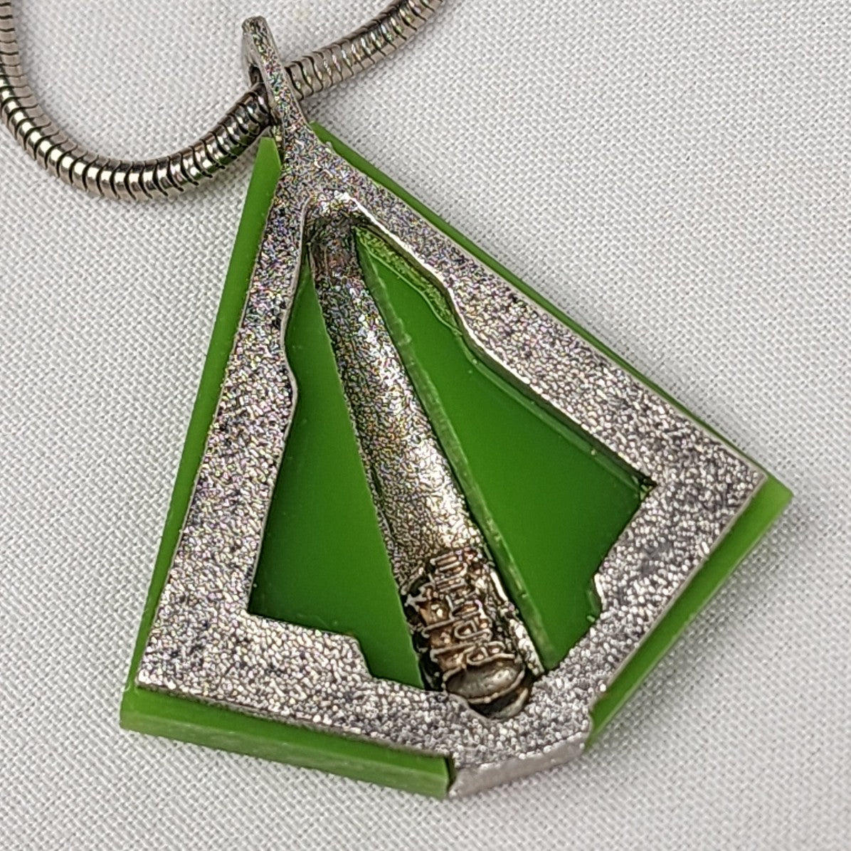 Vintage 70s Celebrity Green Lucite Pendant Snake Chain Necklace