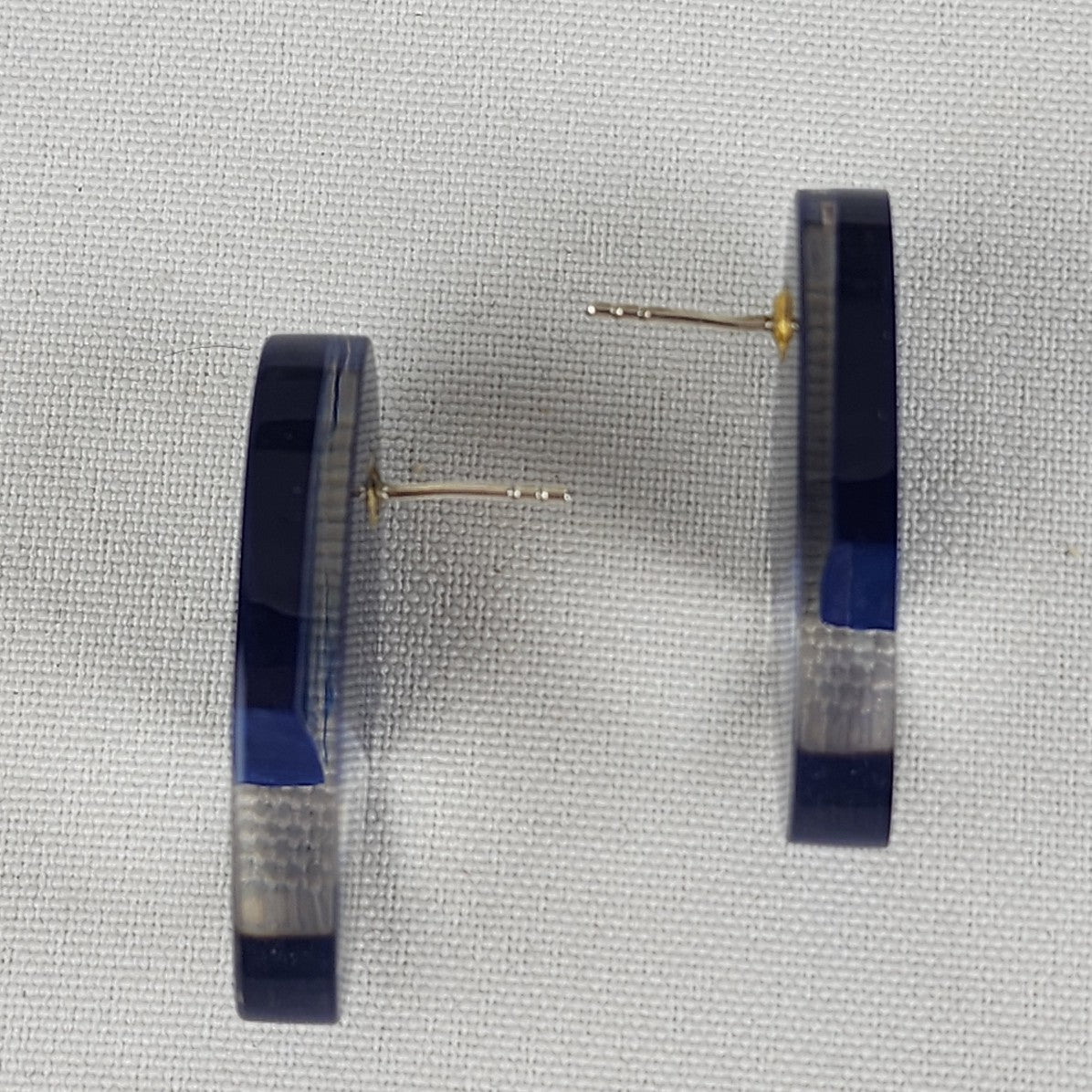 Zsiska Navy Blue & Clear Oval Resin Stud Earrings