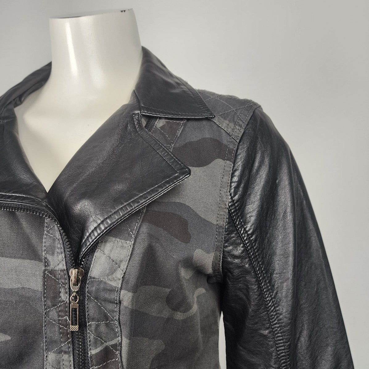 Ashley Cameo Black Cotton Vegan Leather Zip Up Moto Jacket Size M