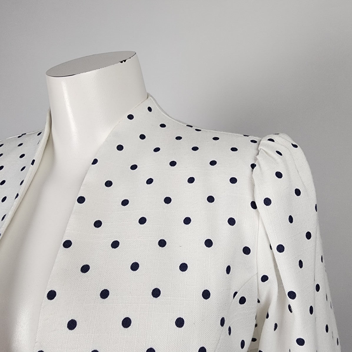 Vintage White Polka Dot Scalloped Bottom Button Up Blazer Size 8