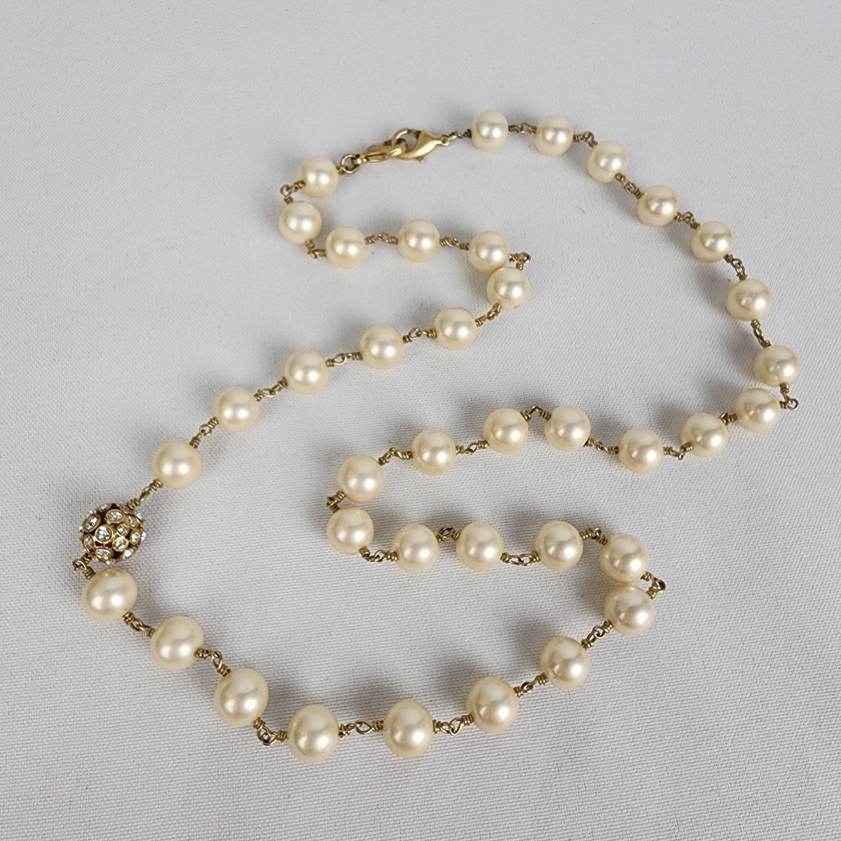 Stella & Dot Gold Tone Faux Pearl Beaded Necklace