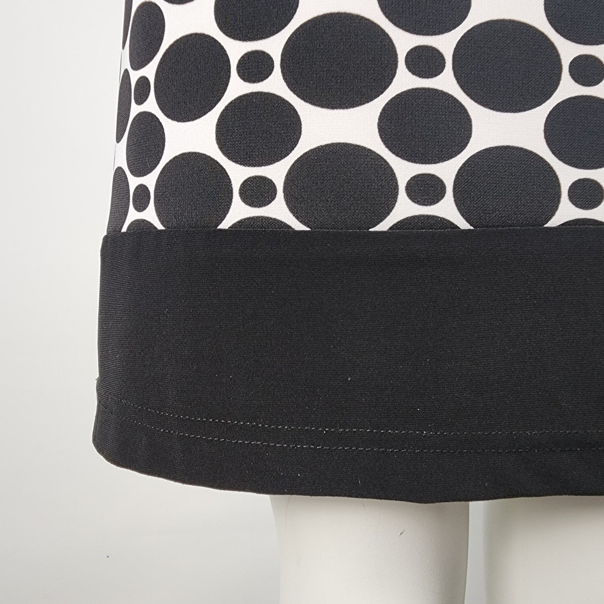 Joseph Ribkoff Black Retro Print Sheath Dress Size 4