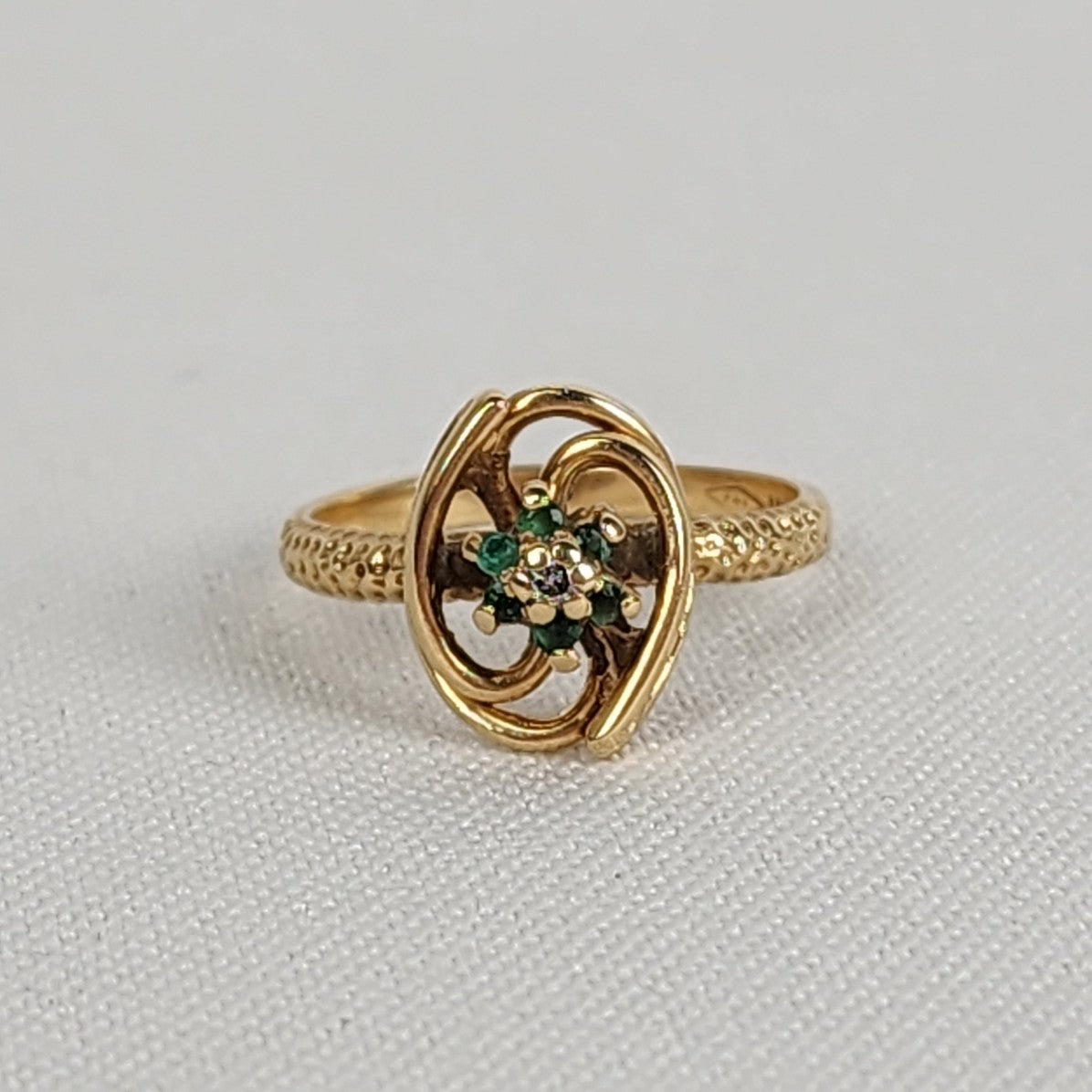 14K Gold Emerald Floral Ring Size 6.5