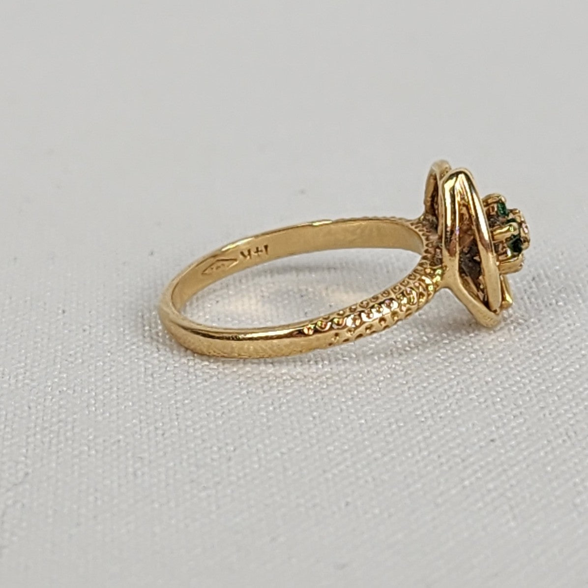 14K Gold Emerald Floral Ring Size 6.5
