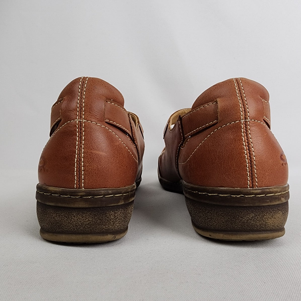 Denver Hays Brown Leather Strappy Sandals Size 10