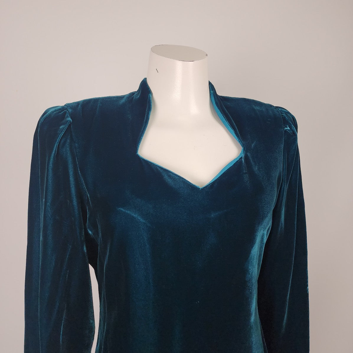 Vintage Nu Mode Green Velvet Long Sleeve Dress Size 7/8