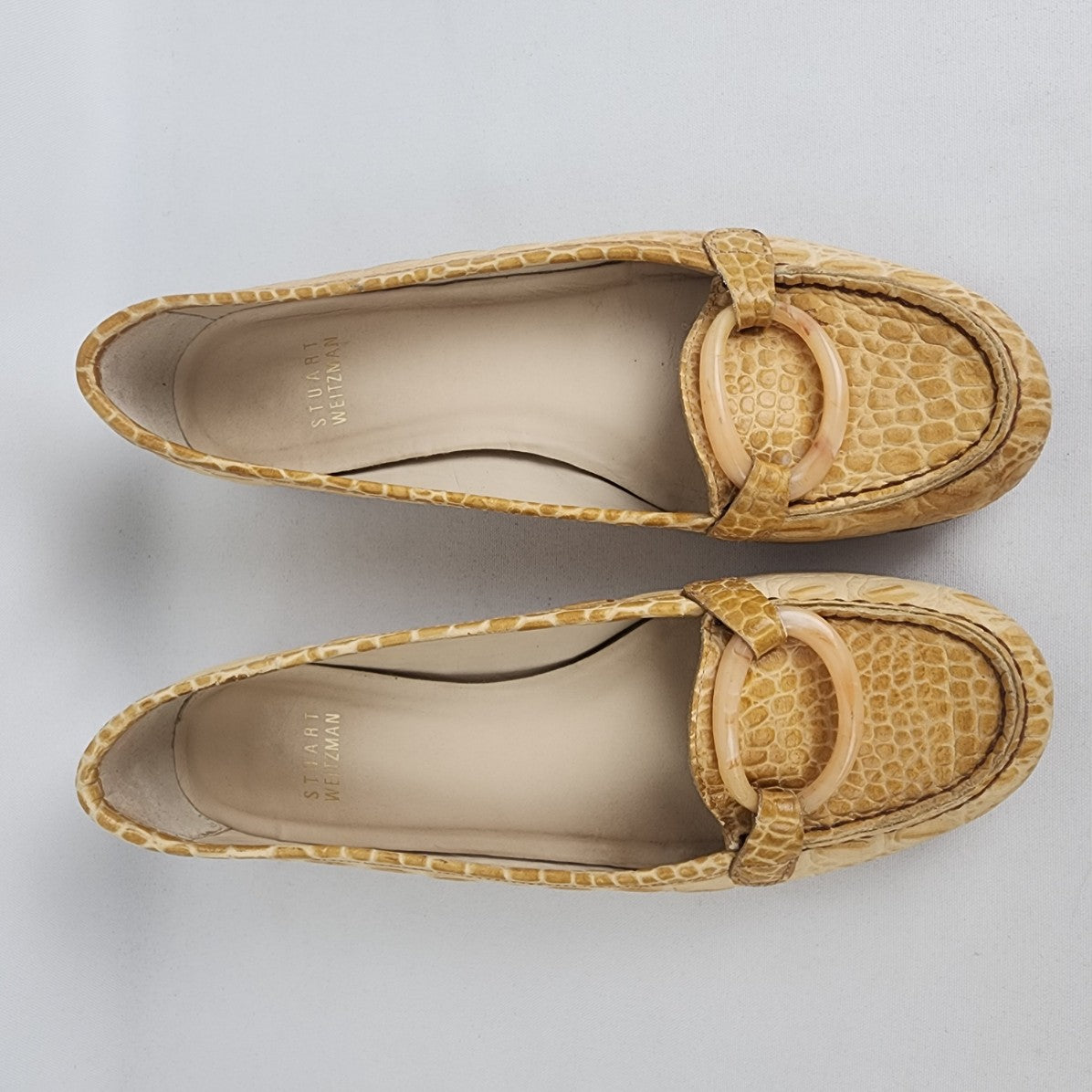 Stuart Weitzman Croc Cream Leather Tortoise Buckle Loafers Size 6.5