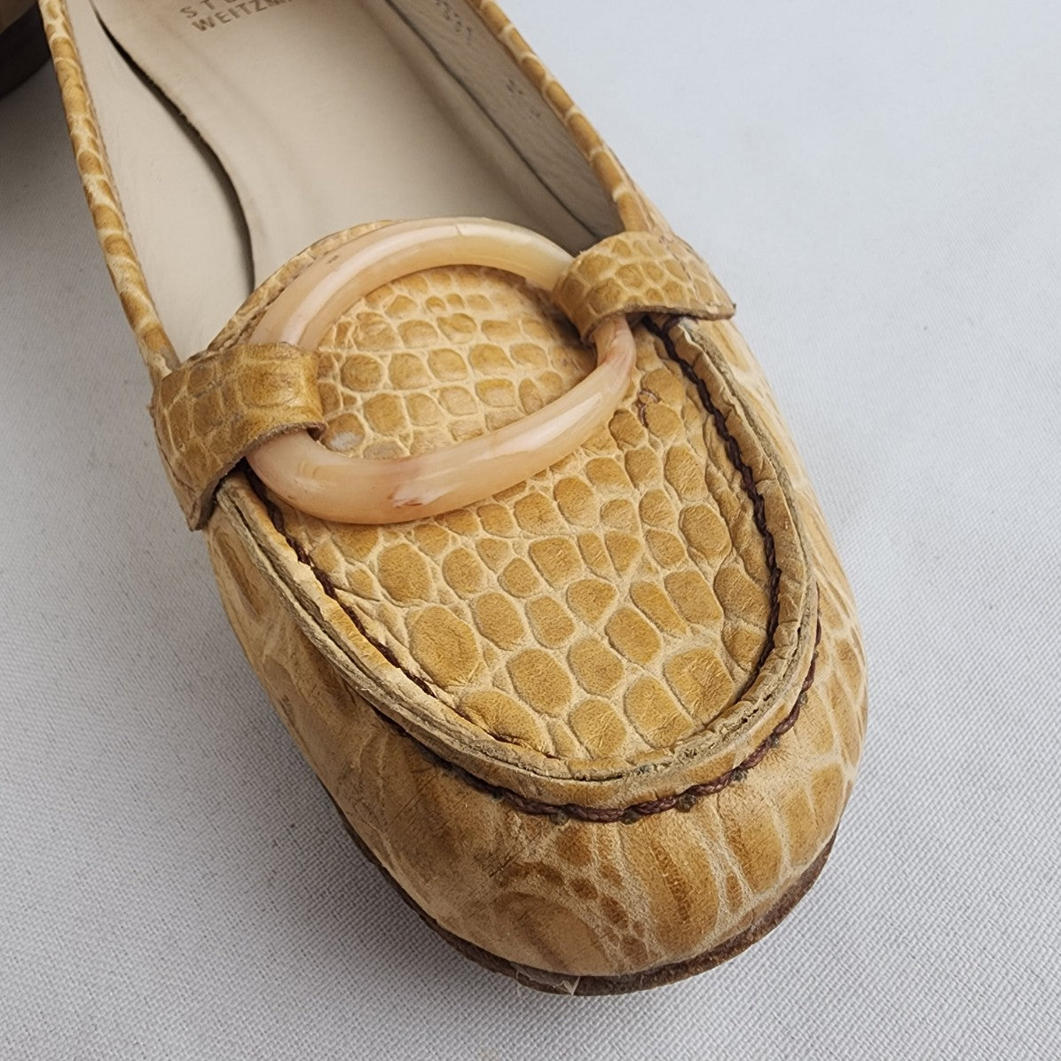 Stuart Weitzman Croc Cream Leather Tortoise Buckle Loafers Size 6.5