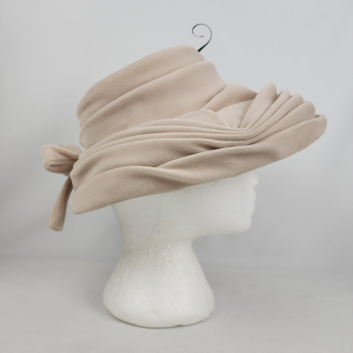 Vintage Jacqueline Cream Velvet Feather Detail Hat