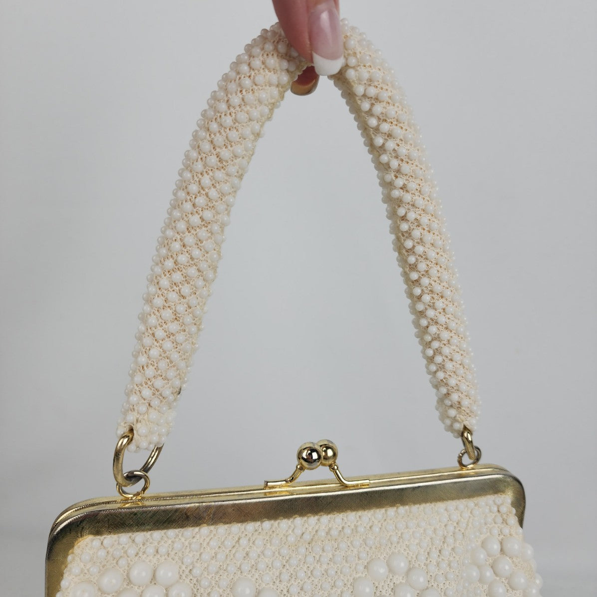 Vintage Hong Kong White Beaded Kiss Close Purse