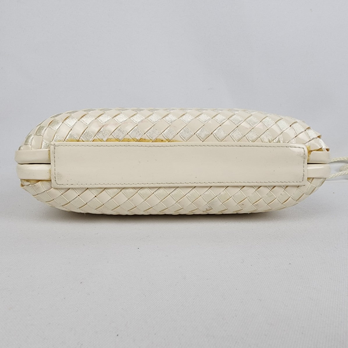 Vintage Cream Woven Hard Schell Clutch Purse