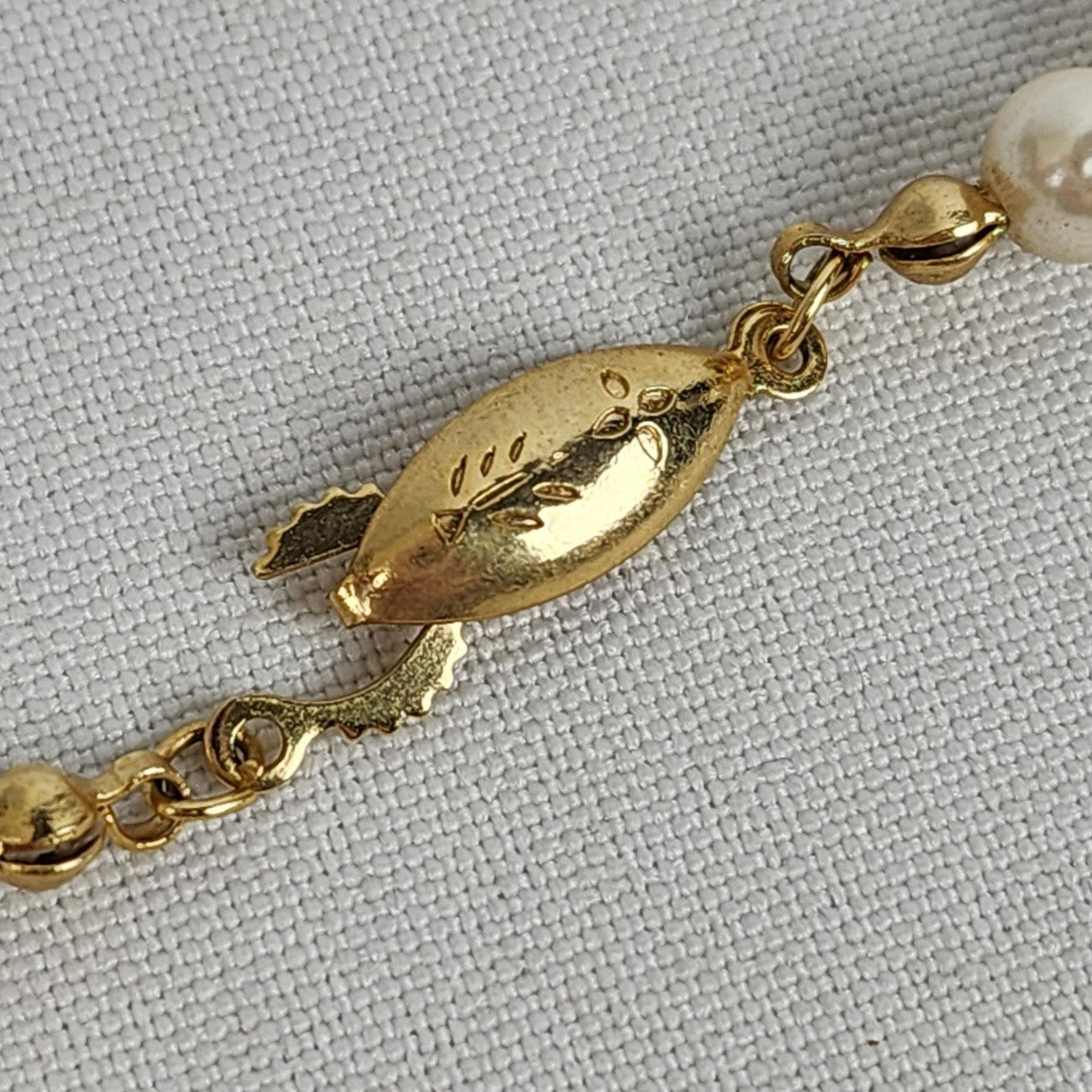 Vintage Cream Glass Faux Pearl Necklace