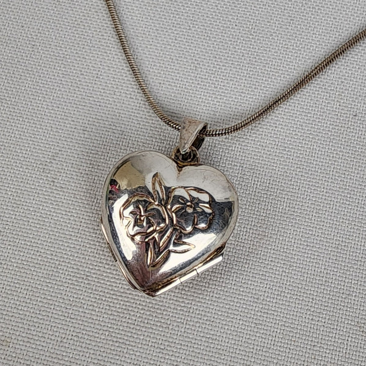 925 Sterling Silver Etched Flower Double Sided Heart Locket Necklace