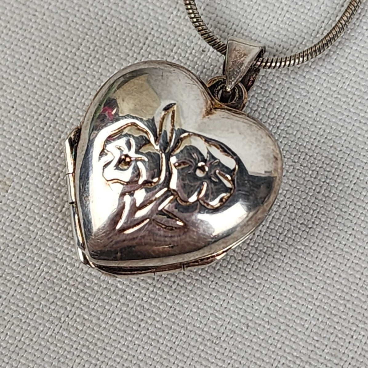 925 Sterling Silver Etched Flower Double Sided Heart Locket Necklace