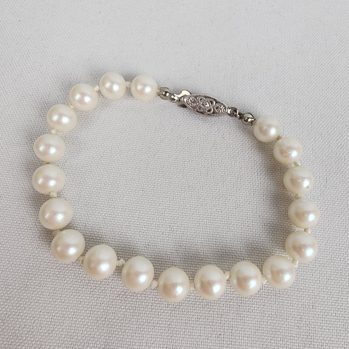 Vintage White Faux Pearl Bracelet