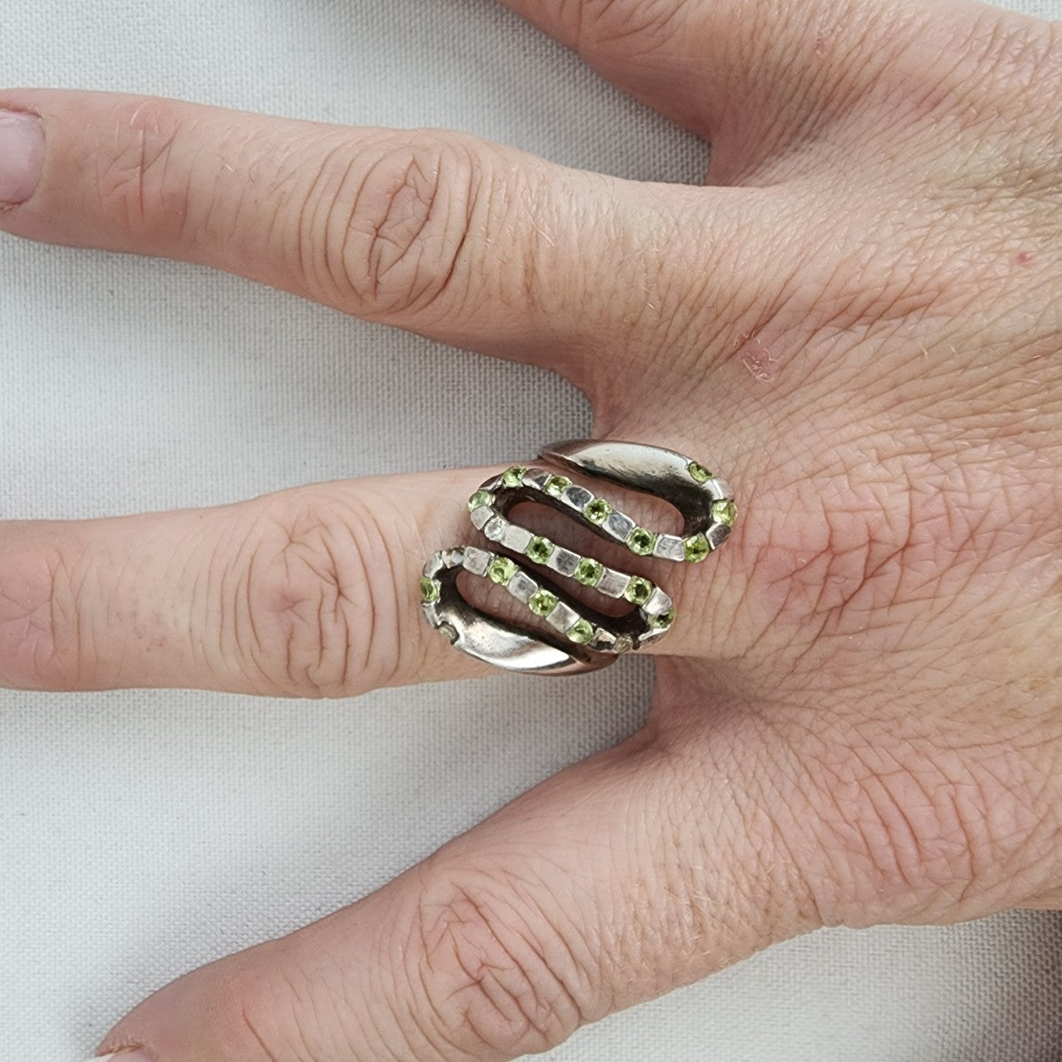 925 Sterling Silver Green Gemstone Wavy Ring Size 9